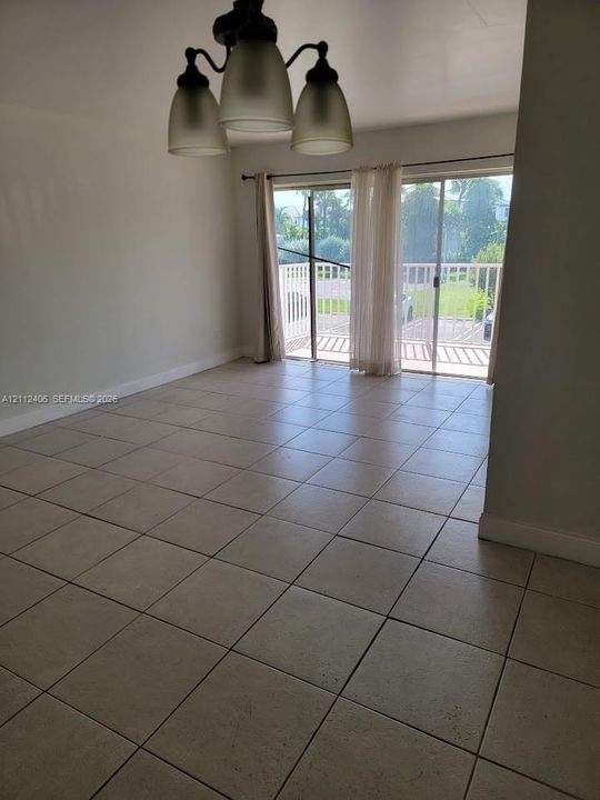 For Rent: $2,300 (2 beds, 2 baths, 1060 Square Feet)