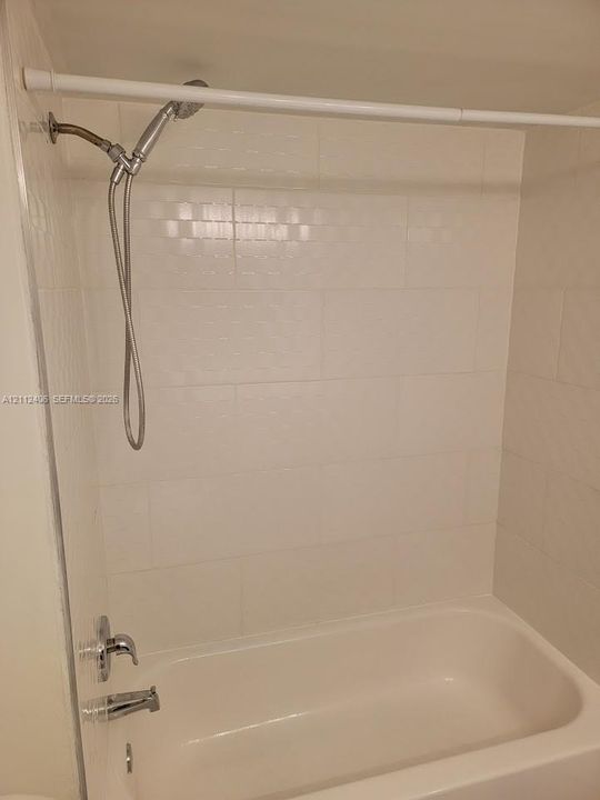 For Rent: $2,300 (2 beds, 2 baths, 1060 Square Feet)