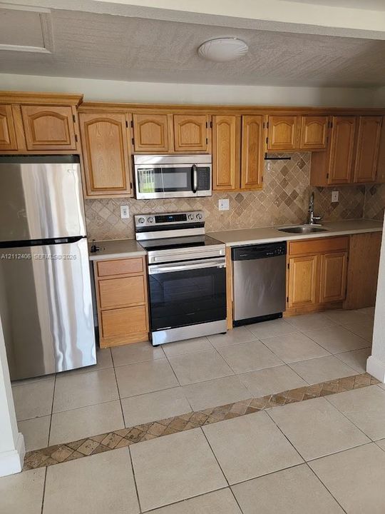 For Rent: $2,300 (2 beds, 2 baths, 1060 Square Feet)