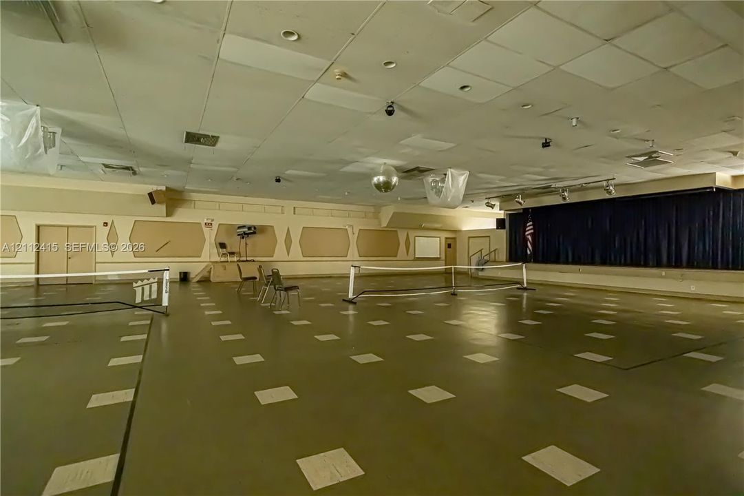 For Sale: $75,000 (1 beds, 1 baths, 883 Square Feet)