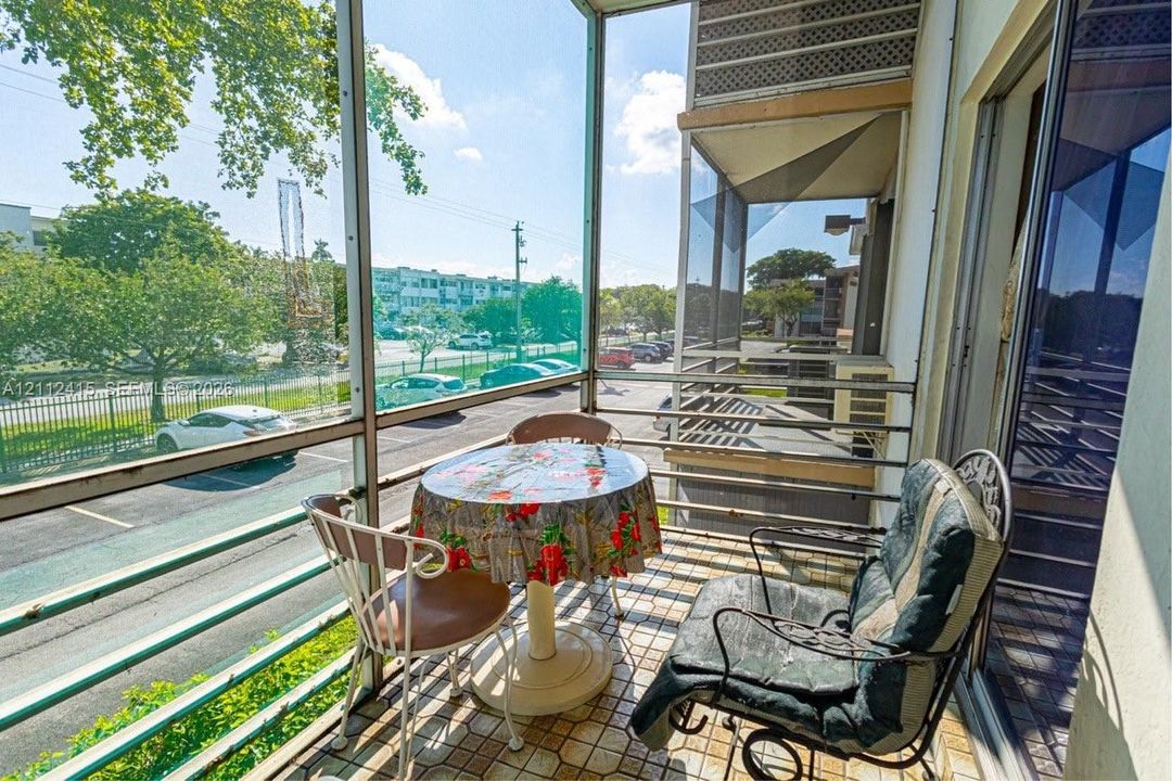 For Sale: $75,000 (1 beds, 1 baths, 883 Square Feet)