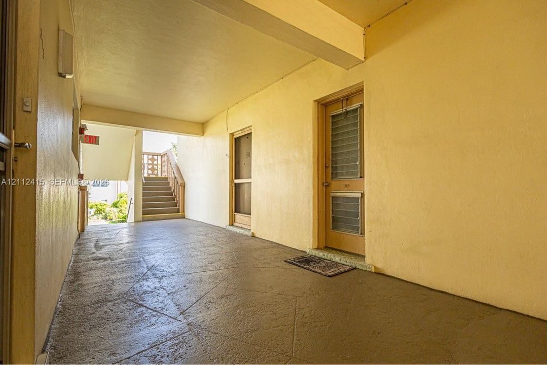 For Sale: $75,000 (1 beds, 1 baths, 883 Square Feet)