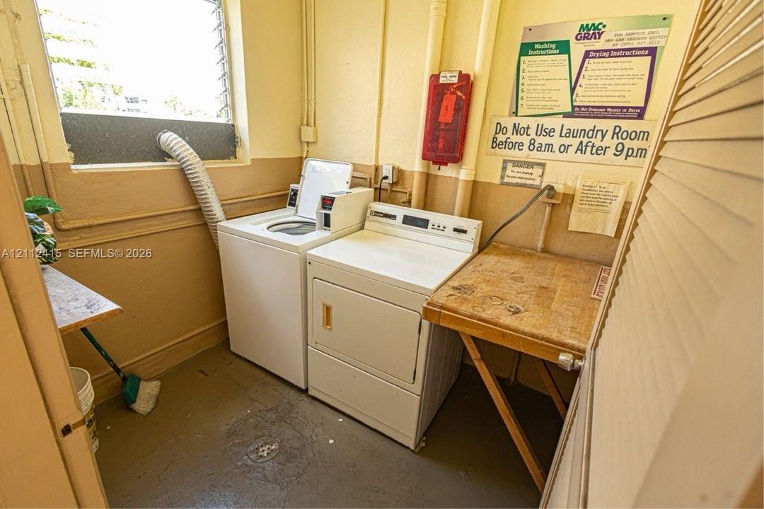 For Sale: $75,000 (1 beds, 1 baths, 883 Square Feet)
