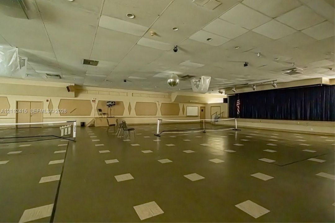 For Sale: $75,000 (1 beds, 1 baths, 883 Square Feet)