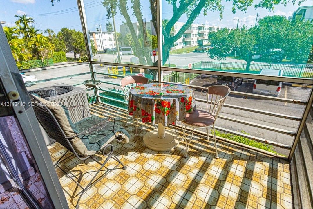 For Sale: $75,000 (1 beds, 1 baths, 883 Square Feet)