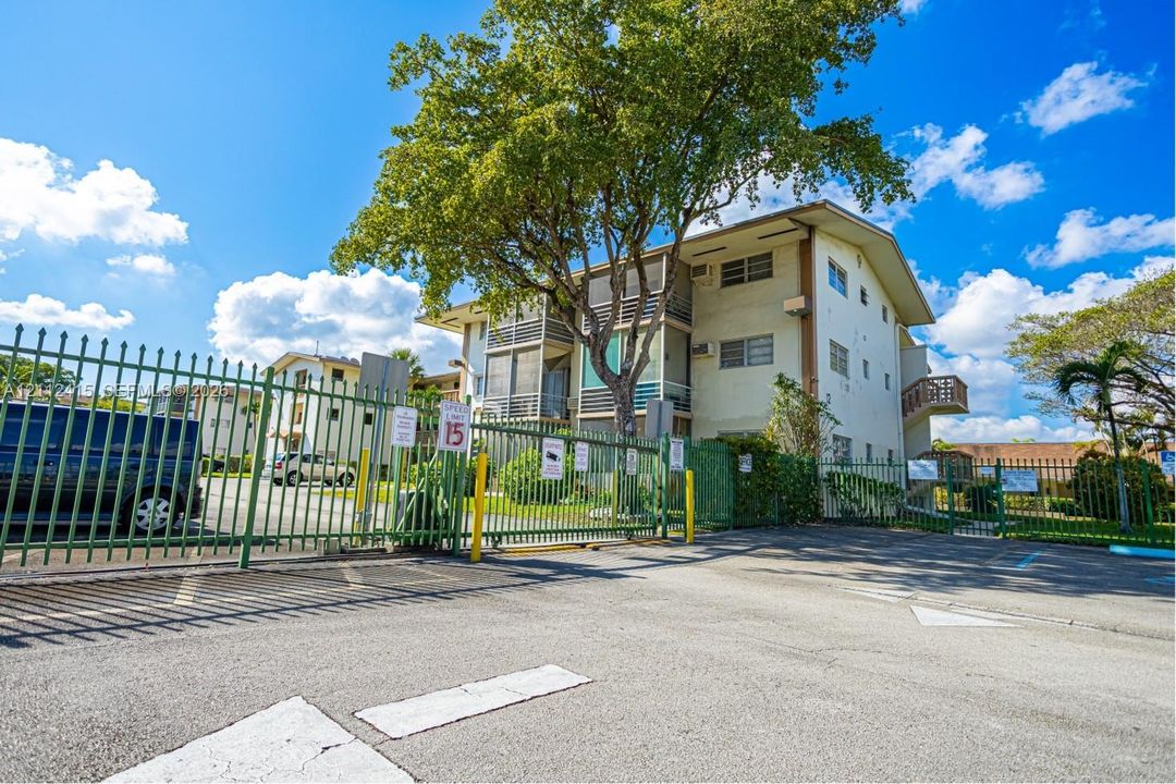 For Sale: $75,000 (1 beds, 1 baths, 883 Square Feet)