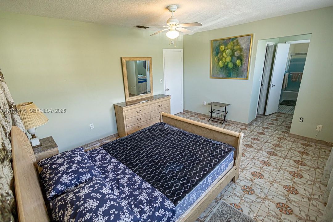For Sale: $75,000 (1 beds, 1 baths, 883 Square Feet)