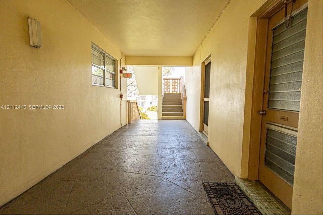 For Sale: $75,000 (1 beds, 1 baths, 883 Square Feet)