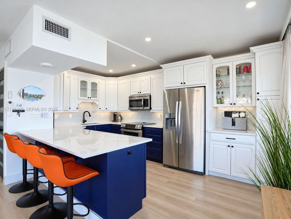 For Sale: $318,000 (1 beds, 1 baths, 772 Square Feet)