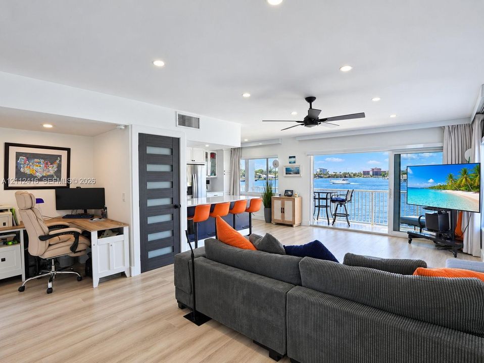 For Sale: $318,000 (1 beds, 1 baths, 772 Square Feet)