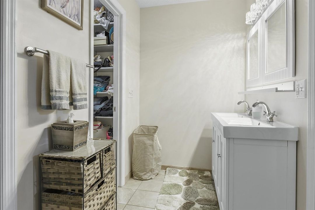 His & Her Walk In Closets
