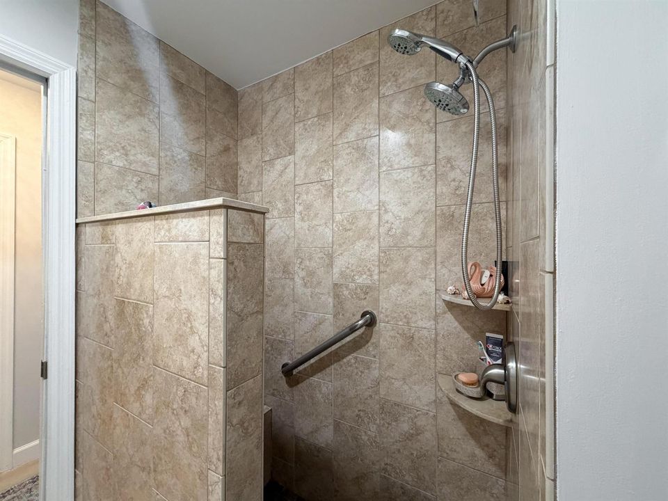 Tiled walk in shower with bench