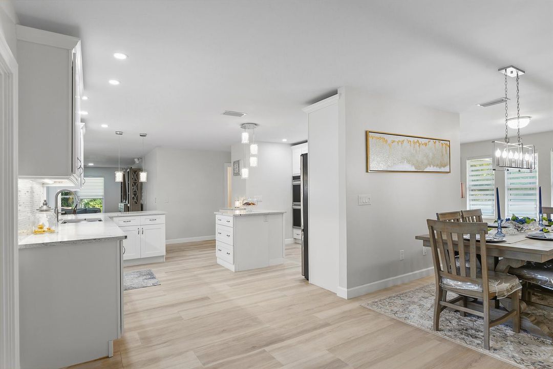 Seamless flow from Kitchen to Dining