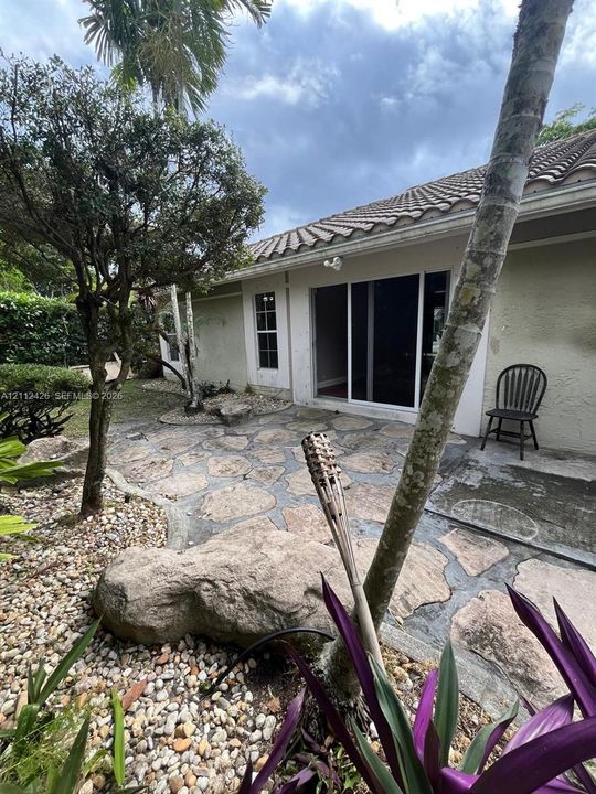 For Rent: $3,500 (3 beds, 2 baths, 1693 Square Feet)