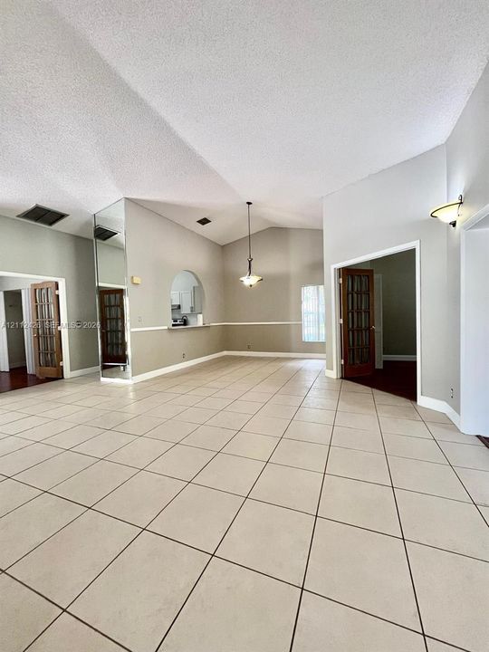 For Rent: $3,500 (3 beds, 2 baths, 1693 Square Feet)
