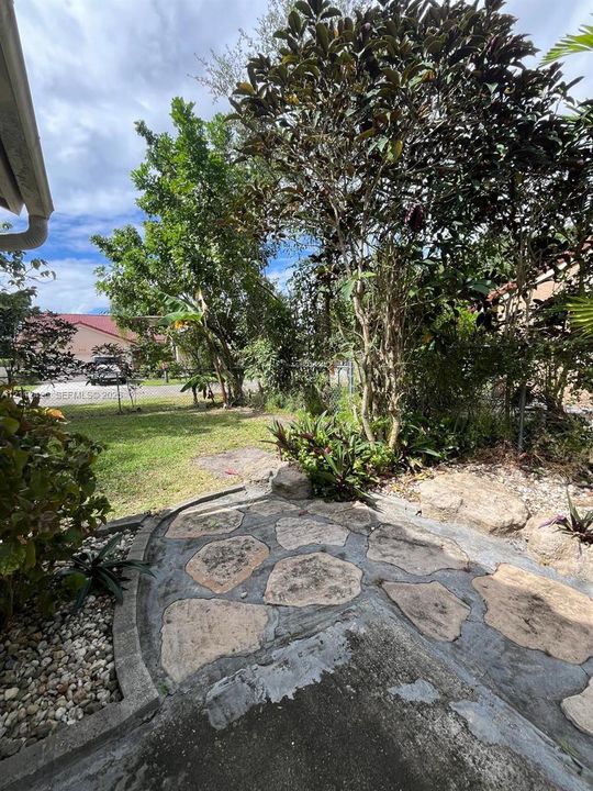 For Rent: $3,500 (3 beds, 2 baths, 1693 Square Feet)