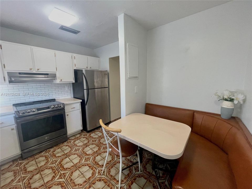 For Rent: $3,400 (3 beds, 2 baths, 1352 Square Feet)