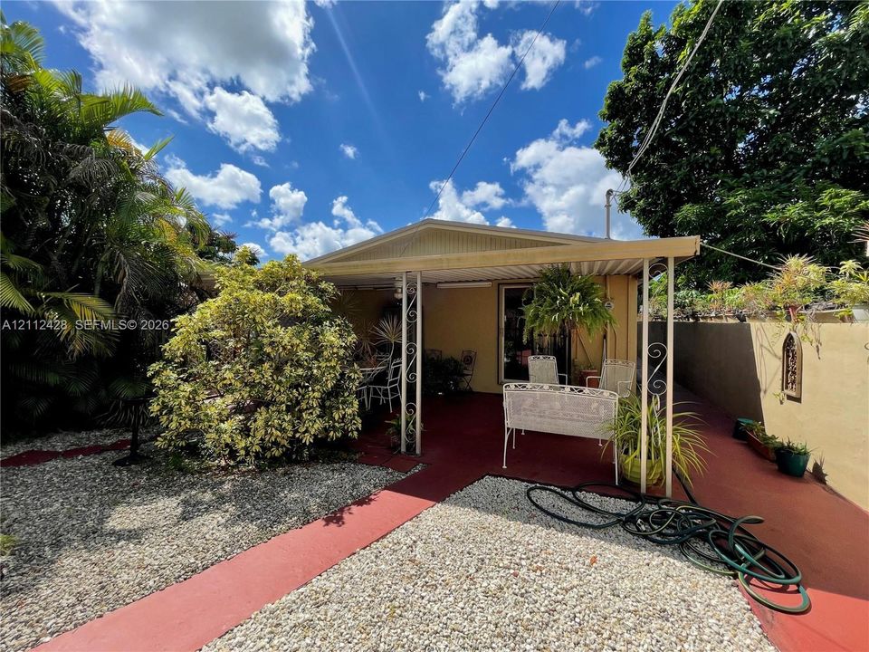 For Rent: $3,400 (3 beds, 2 baths, 1352 Square Feet)
