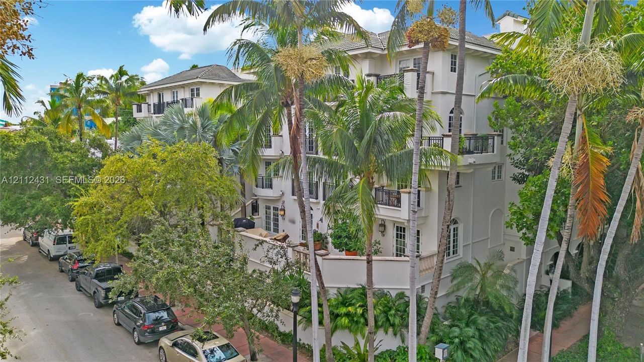 For Rent: $6,900 (2 beds, 2 baths, 1150 Square Feet)