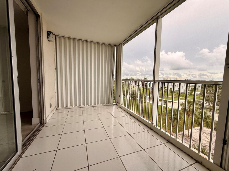 Screened in Patio East Facing