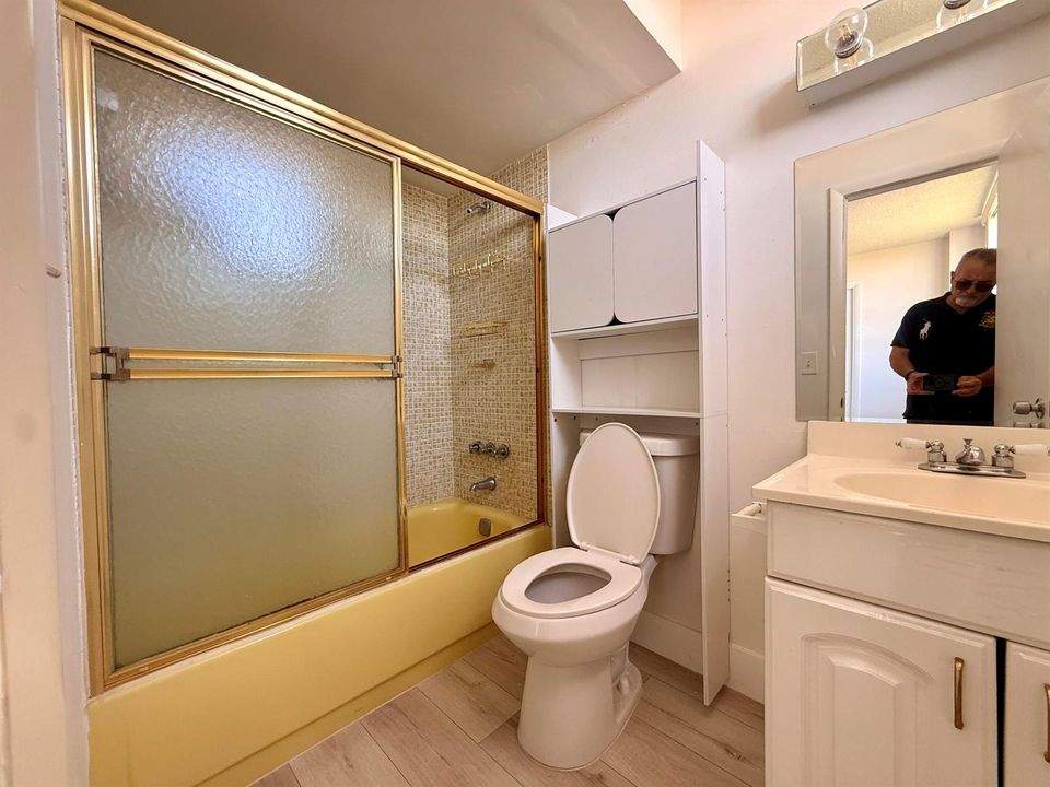2nd Bathroom