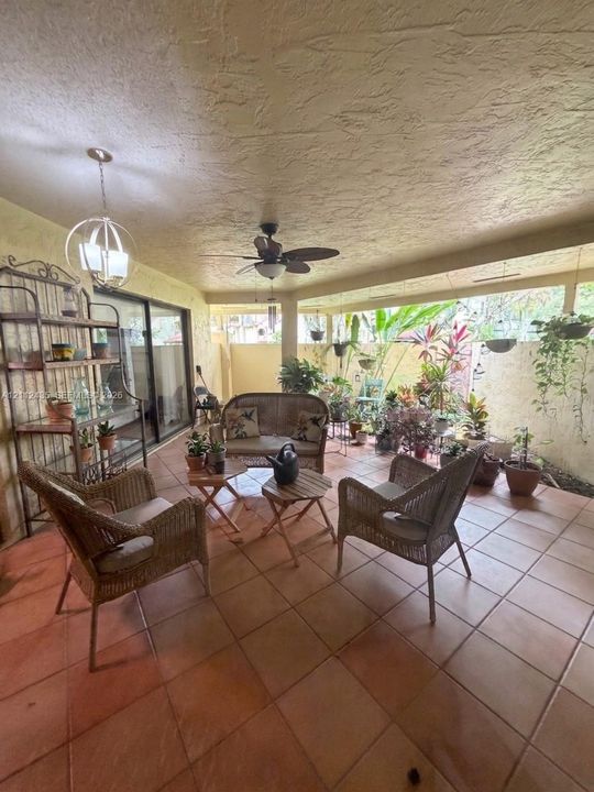For Sale: $349,999 (2 beds, 2 baths, 1340 Square Feet)