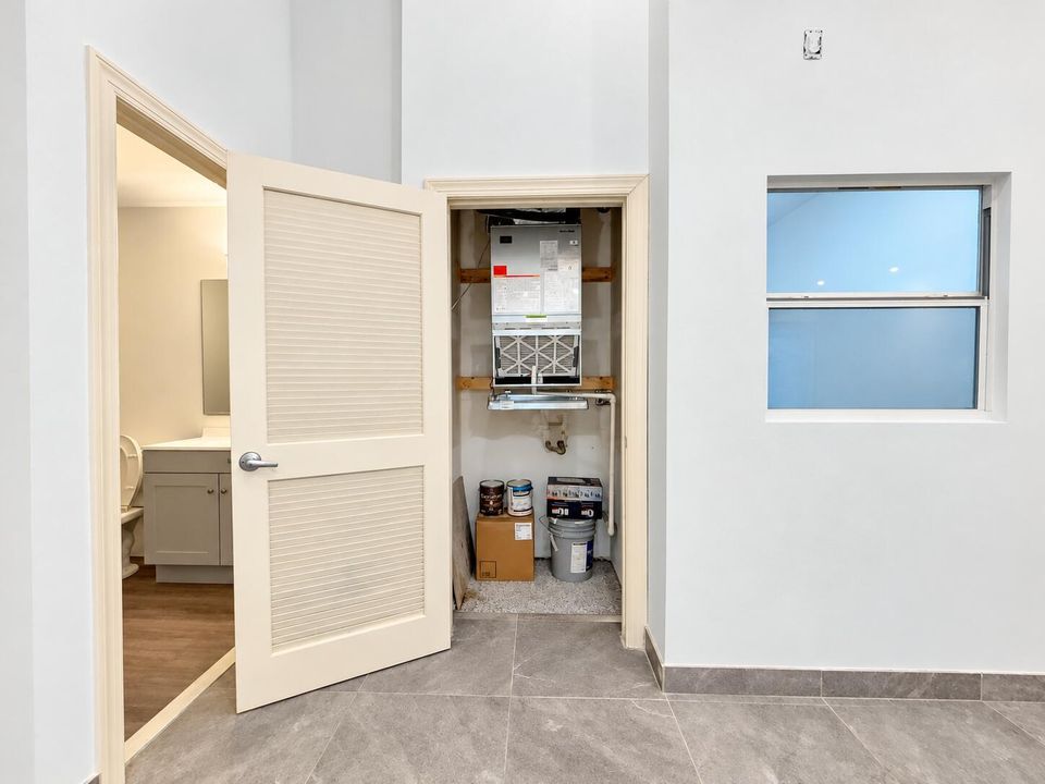 NEW AC CLOSET