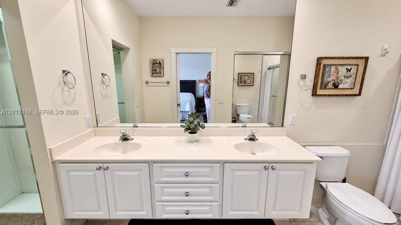 For Rent: $3,000 (3 beds, 2 baths, 1298 Square Feet)