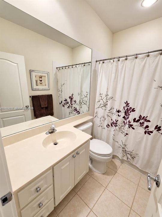 For Rent: $3,000 (3 beds, 2 baths, 1298 Square Feet)