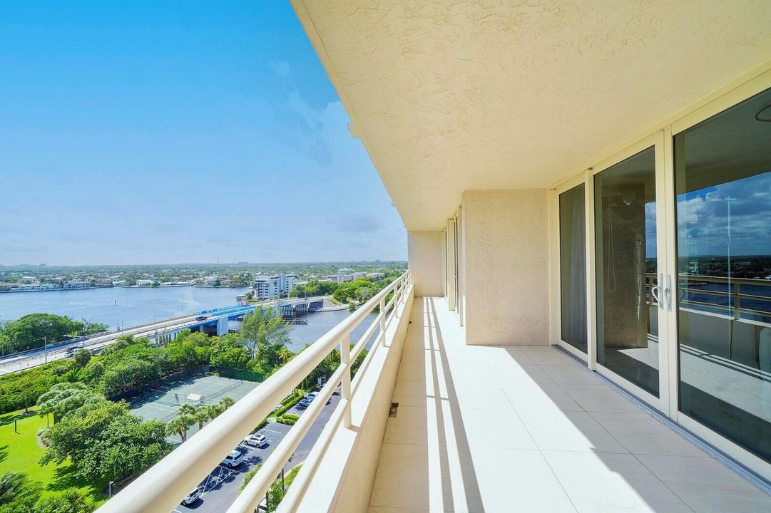 SPRAWLING WRAPAROUND TERRACE