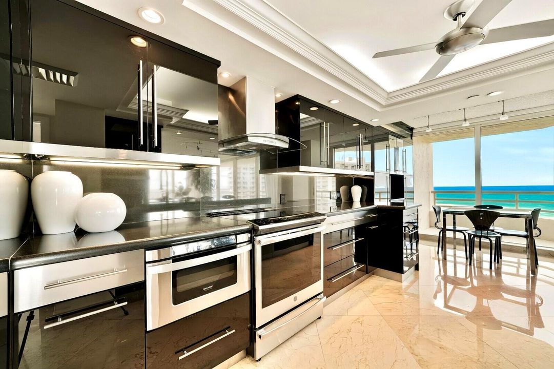 CUSTOM OPEN GOURMET KITCHEN