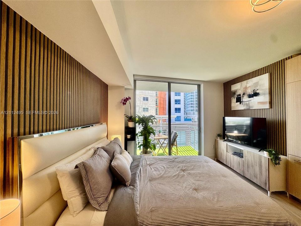 For Sale: $550,000 (1 beds, 1 baths, 461 Square Feet)