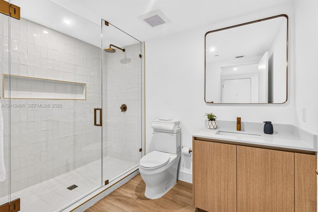 For Sale: $550,000 (1 beds, 1 baths, 461 Square Feet)