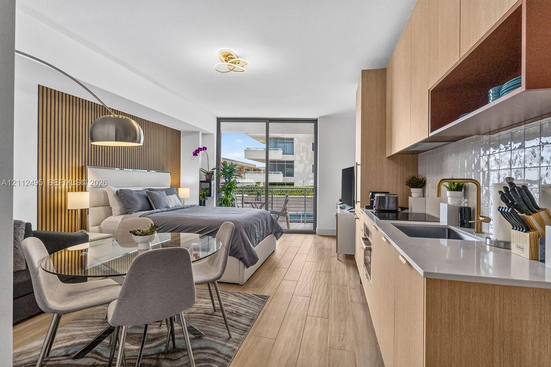 For Sale: $550,000 (1 beds, 1 baths, 461 Square Feet)