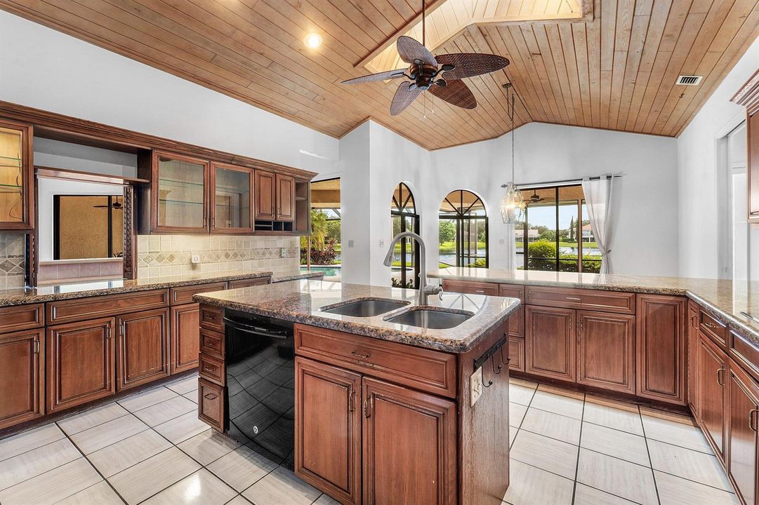 020-10126SoutheastRoyalTernWay-Tequesta-