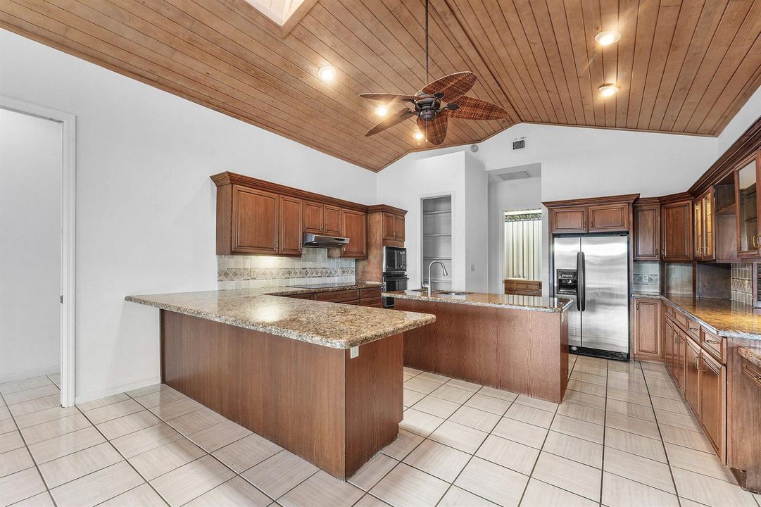 018-10126SoutheastRoyalTernWay-Tequesta-