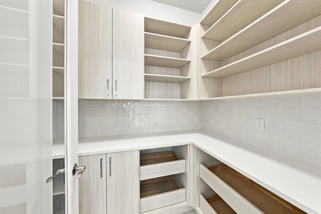 Walk-in Pantry