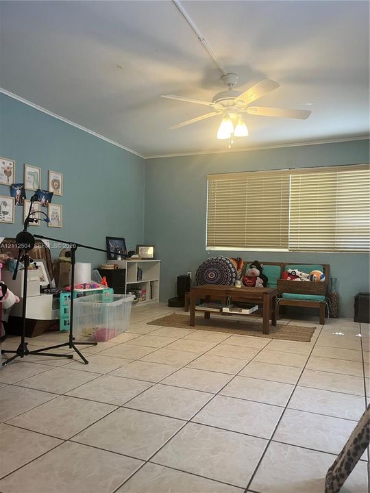 For Rent: $4,500 (4 beds, 2 baths, 1618 Square Feet)
