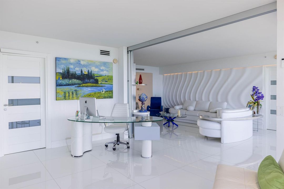 Office / 3rd Bedroom