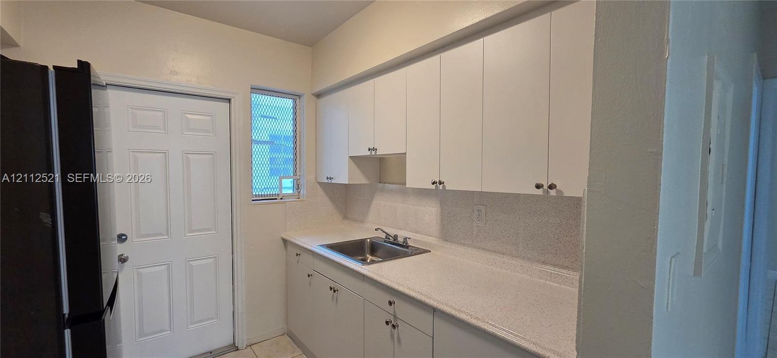 For Rent: $1,600 (1 beds, 1 baths, 3528 Square Feet)
