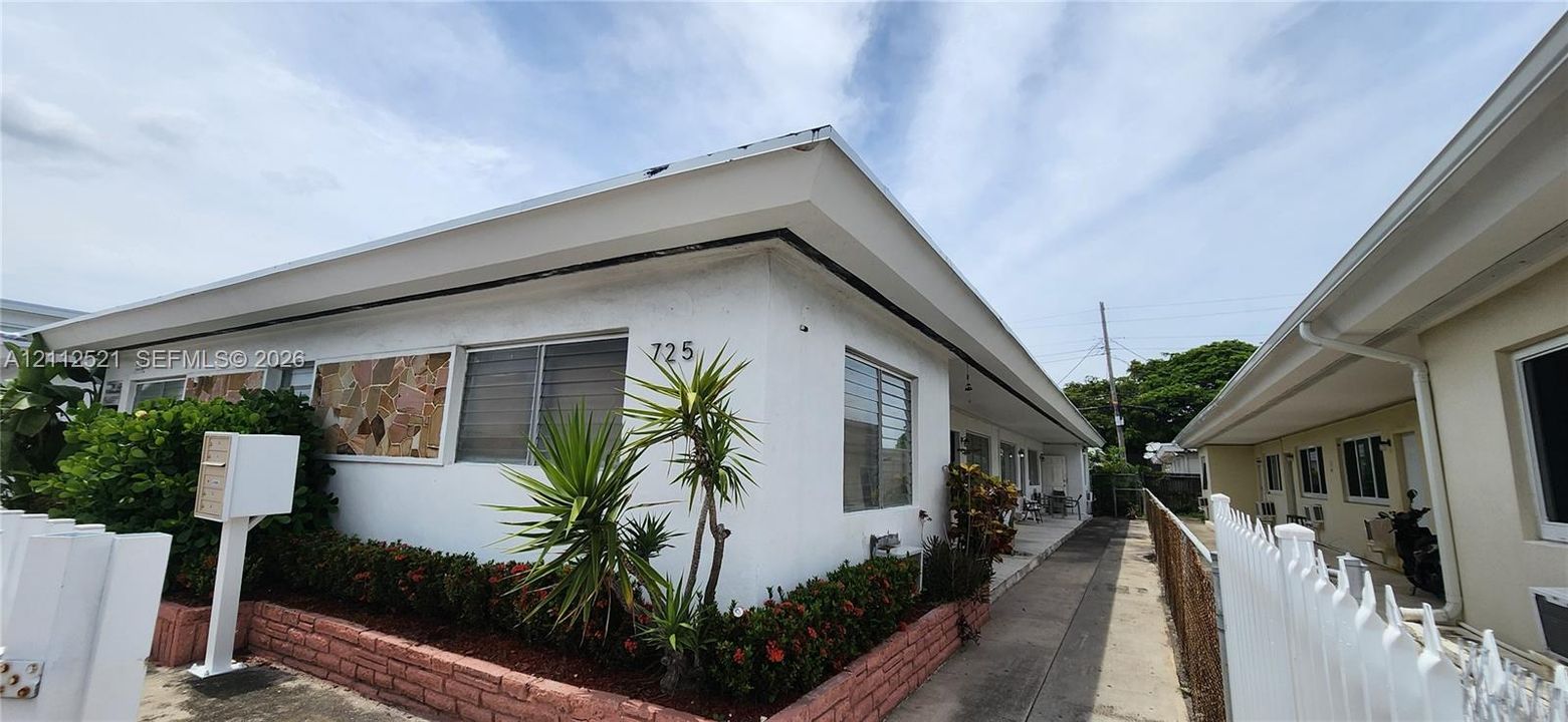 For Rent: $1,600 (1 beds, 1 baths, 3528 Square Feet)