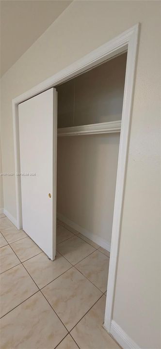 For Rent: $1,600 (1 beds, 1 baths, 3528 Square Feet)