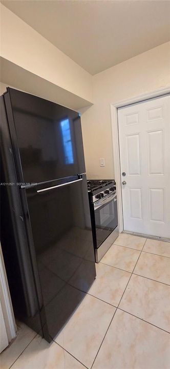 For Rent: $1,600 (1 beds, 1 baths, 3528 Square Feet)