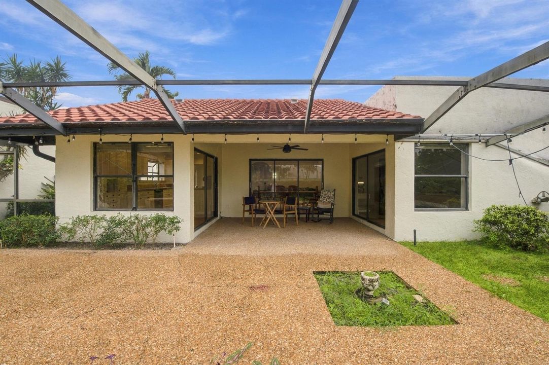 1000661895