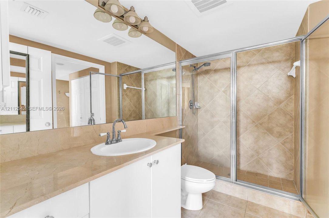 En Venta: $549,900 (2 camas, 2 baños, 1130 Pies cuadrados)