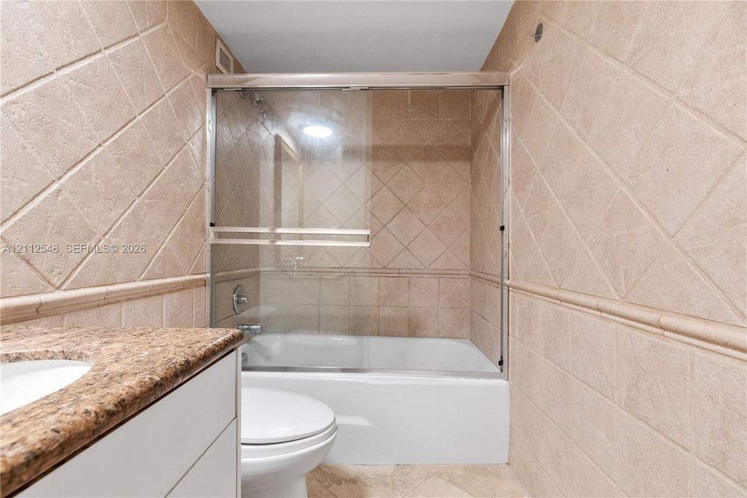 На продажу: $389,000 (2 спален, 2 ванн, 1030 Квадратных фут)