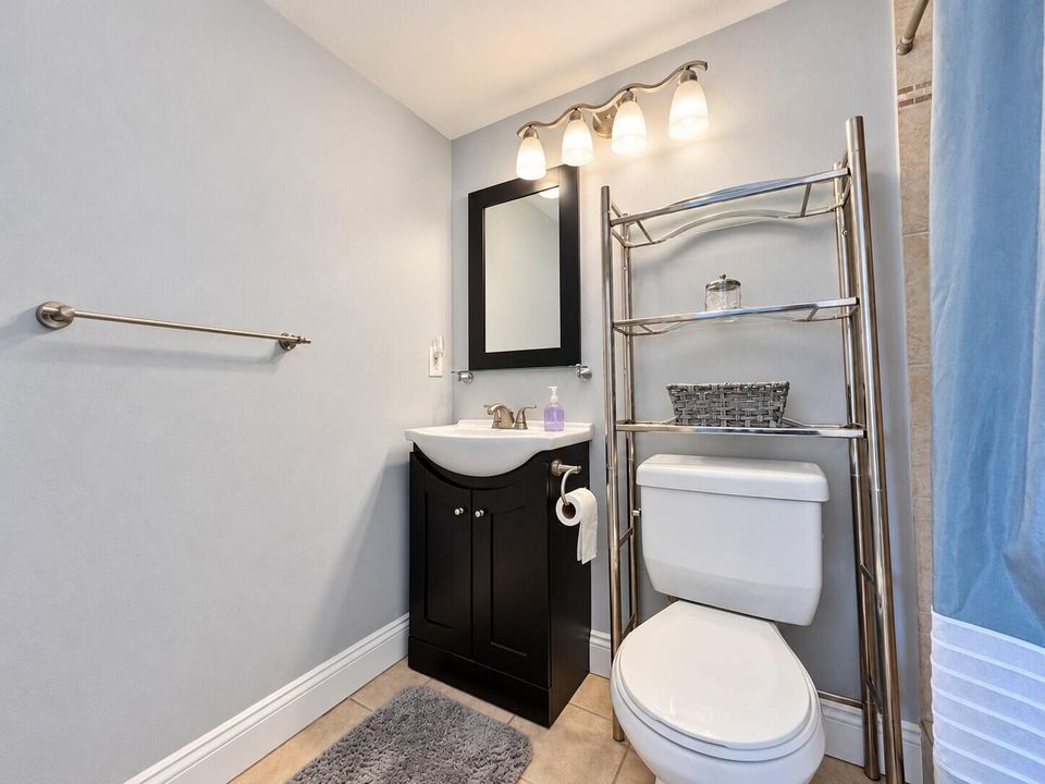 Updated Ensuite Full Bath