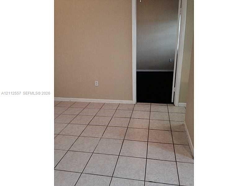 Square tile flooring and neutral wall paint