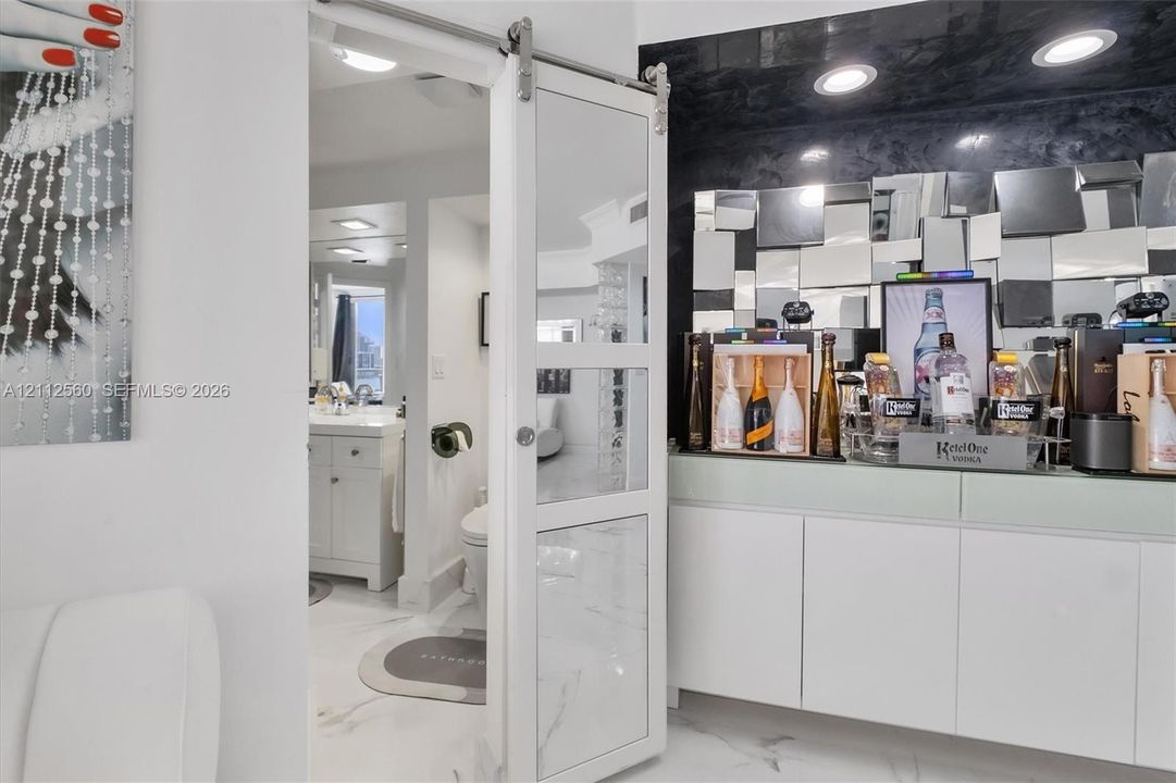 For Sale: $1,275,000 (2 beds, 2 baths, 1495 Square Feet)