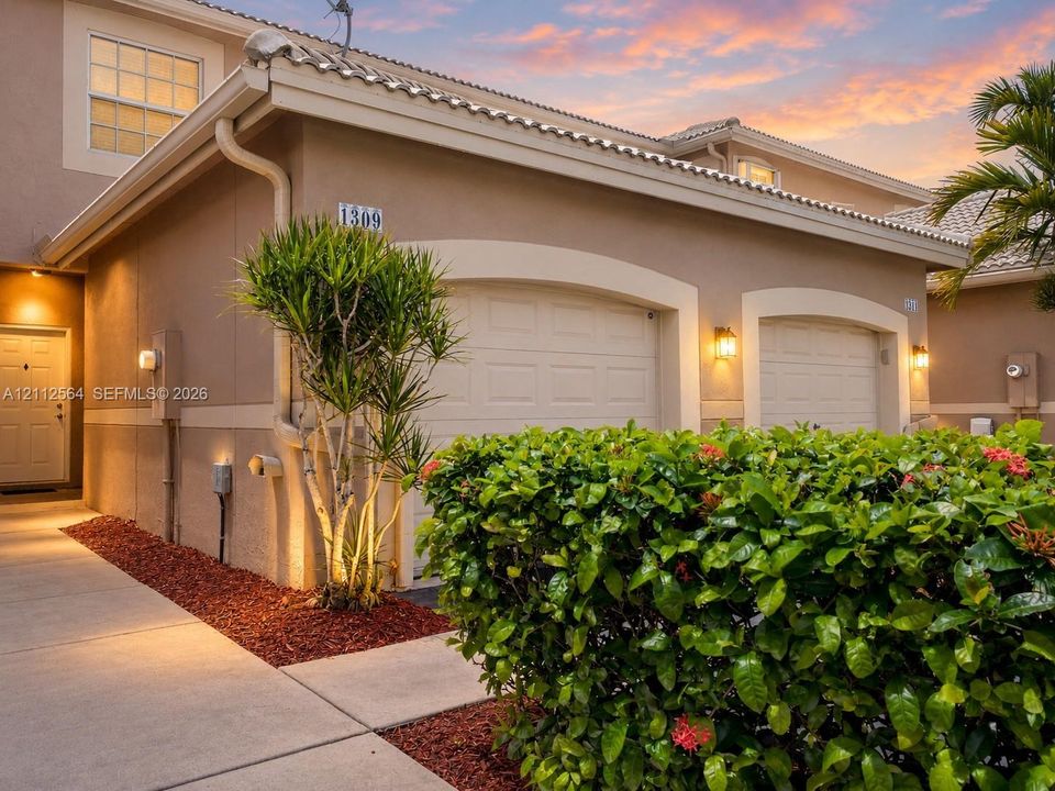 For Rent: $2,500 (2 beds, 1 baths, 1029 Square Feet)
